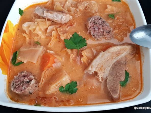 Soupe au lard et au chou saumuré (cuisine des Balkans)
