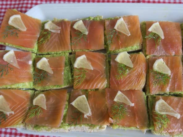 Toasts au saumon fumé et avocat