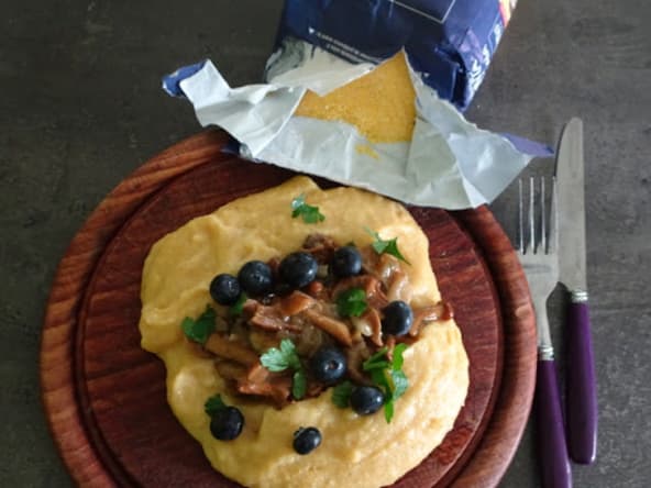 Polenta aux champignons, myrtilles et thym