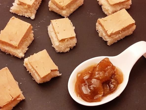 Recette de toasts foie gras pour l'apéritif de Noël.