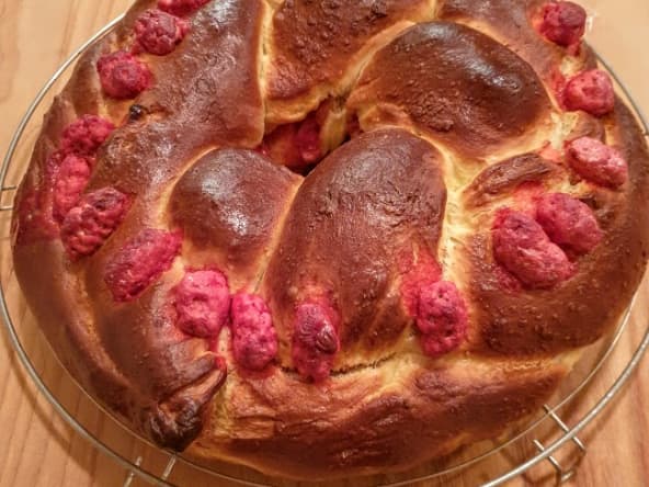 Tsouraki de Pâques façon couronne de rois
