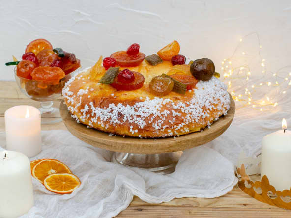 Brioche des rois à la fleur d'oranger et fourrée aux fruits confits