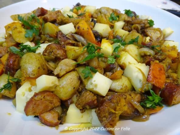 Poêlée de Pommes de terre, Potimarron, Châtaignes, champignons, Saucisses de Montbéliard et Morbier