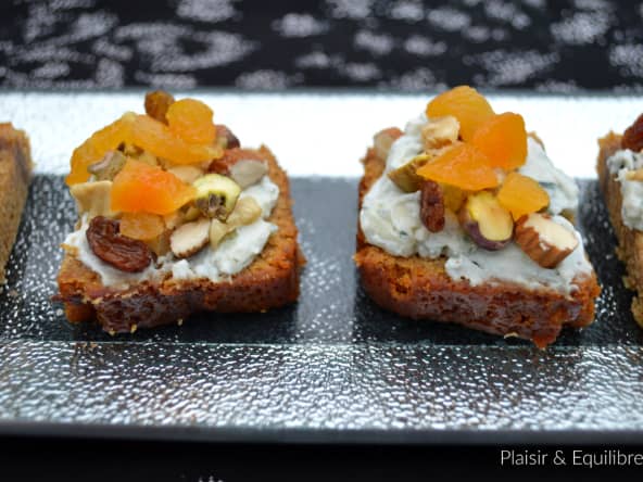 Bouchées de pain d’épices au roquefort et fruits secs pour les fêtes