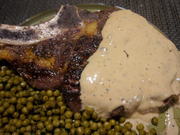 Côte de boeuf sauce au poivre et fond de veau pour la sauce