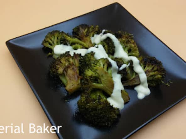 Brocolis grillés à la sauce au tahin