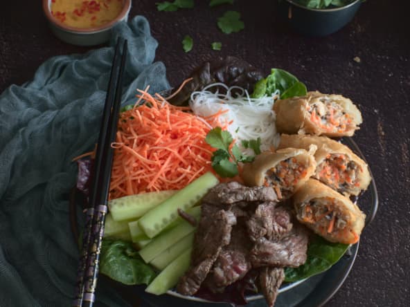 Le bo bun aux nems, la salade vietnamienne au boeuf