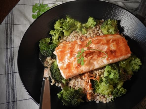 Dos de saumon sur lit de sarrasin au brocoli