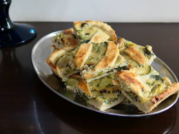TARTE AUX POIREAUX ET AUX COURGETTES- PÂTE FACILE À L'HUILE- ACCOMPAGNEMENT ET ENTRÉES