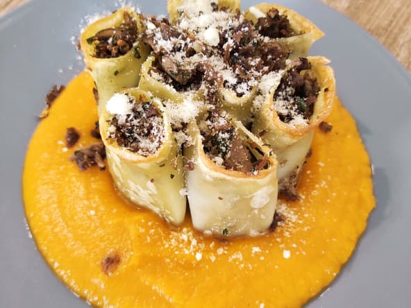 Cannelloni au confit de canard et champignons