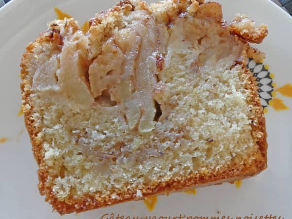 Gâteau yaourt pommes noisettes