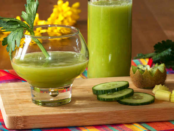 Jus vitaminé, pommes, concombre, kiwi et céleri