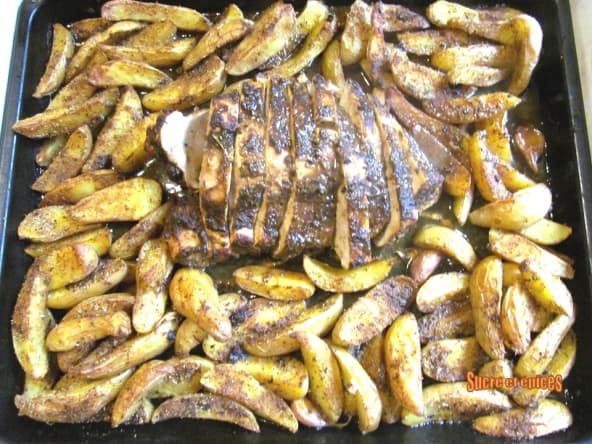 Poitrine de dinde rôtie avec des country potatoes, jus à la bière pour la Saint-Patrick