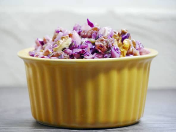 Recette alcaline de salade complète au chou rouge, pomme, riz, lentilles et noix