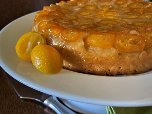 Délicieux gâteau renversé aux kumquats