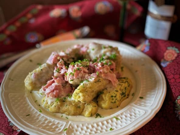 Quenelles de pommes de terre cuites ou Grumbeereknepfle à la crème de munster et au bacon