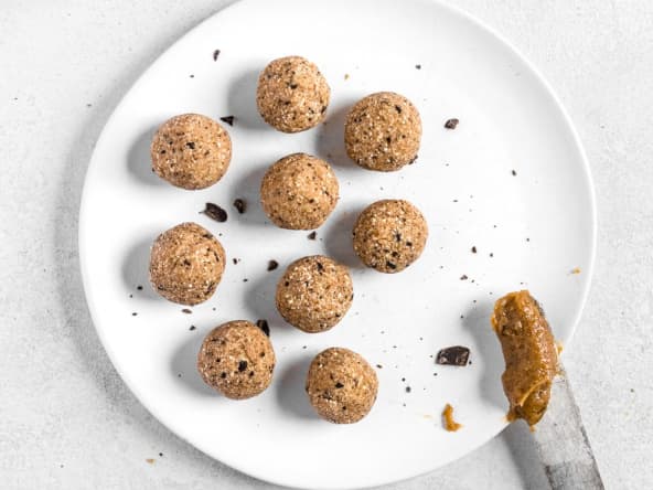 Boules d'énergie à la pâte à biscuit