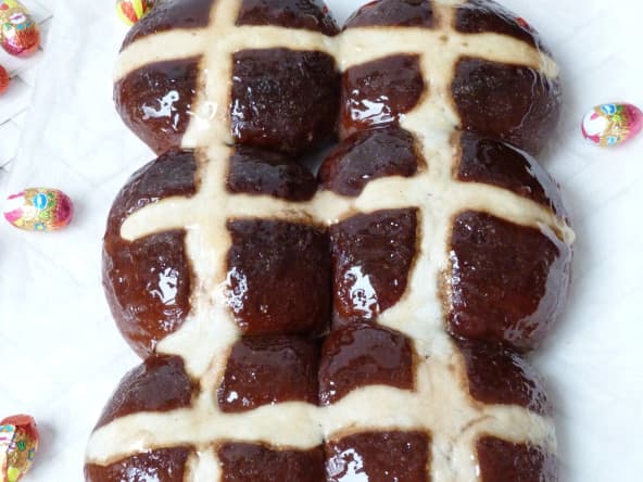 Hot cross buns au chocolat, une brioche de Pâques