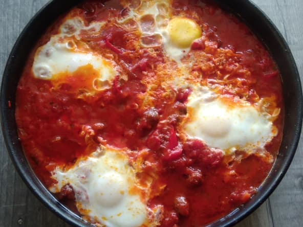 Ojja tunisienne aux merguez et aux œufs