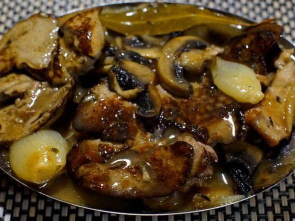 Foies de lapin aux vin blanc et champignons et purée de pommes de terre