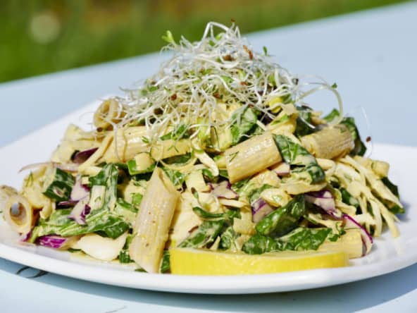 Salade alcaline : 6 légumes, pâtes et sauce mousseline