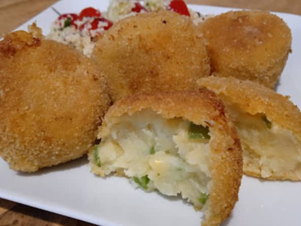 Les boulettes épicées de pommes de terre aux fromages comté et cheddar