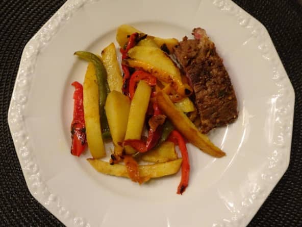 Presa épicée à l'espagnole avec poivrons et pommes de terre pipi e patati 