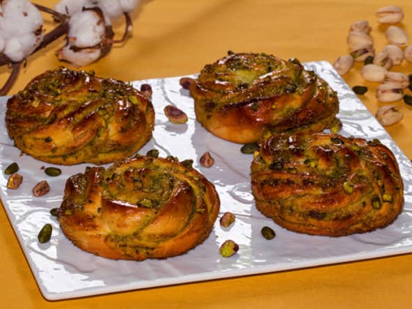 Babka safranée, crème de pistache et fleur d'oranger