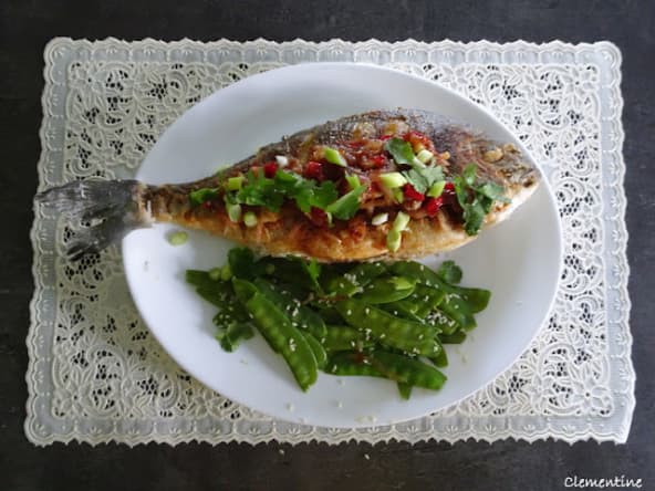 Daurade à l'orientale en friture par le Chef cuisinier belge Jeroen Meus