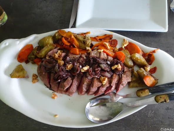 Magret de canard en sauce cacao et cœurs d'artichauts