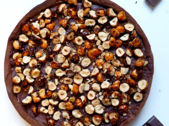 Tarte au chocolat noir et noisettes caramélisées
