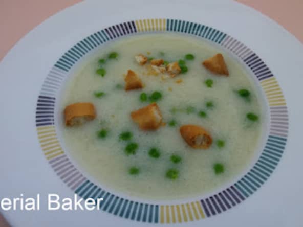 Velouté aux épluchures d'asperges blanches et petits pois