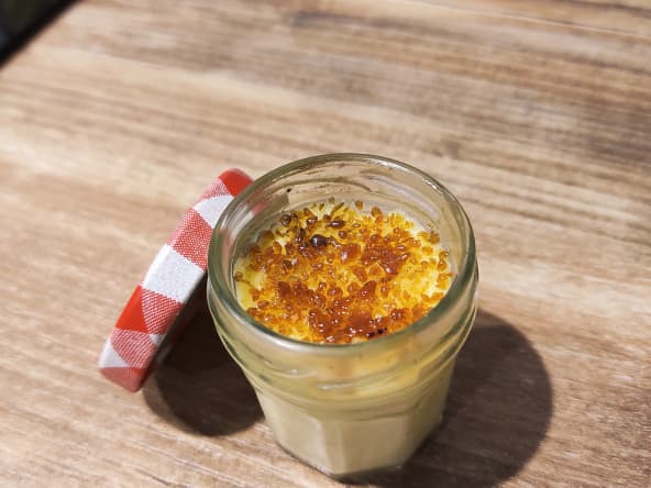 Crème brûlée pour un café gourmand