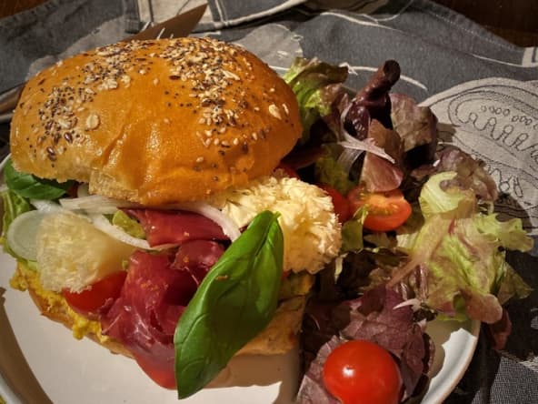Burger suisse à la viande des Grisons