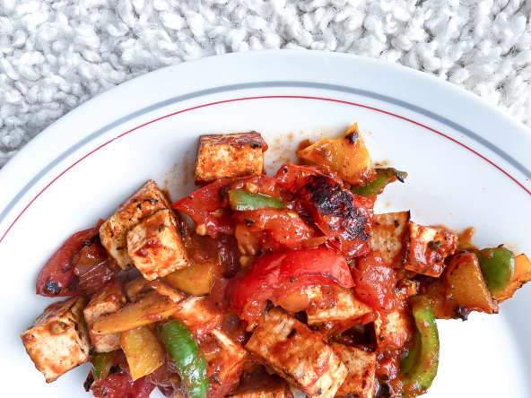 Seitan ou tofu fumé épicé aux petits légumes
