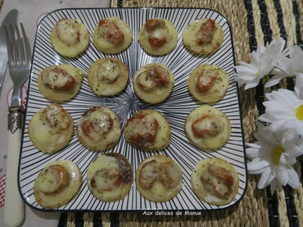 Mini blinis apéritif à  la tomate séchées et gruyère