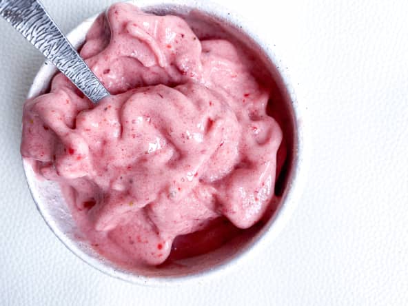 Nice cream strawberries vegan