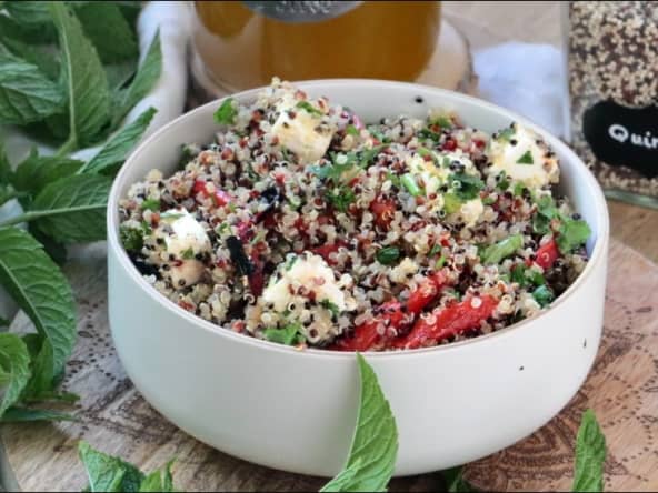 Salade de quinoa au poivron grillé et à la feta