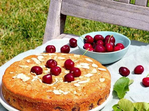 Gâteau aux cerises fraîches