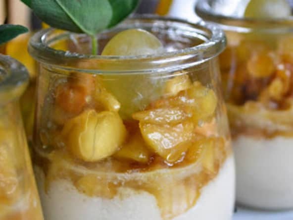 Petites crèmes onctueuses au tofu soyeux et aux pommes confites au sirop d'érable