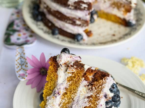Naked cake noisette-myrtille