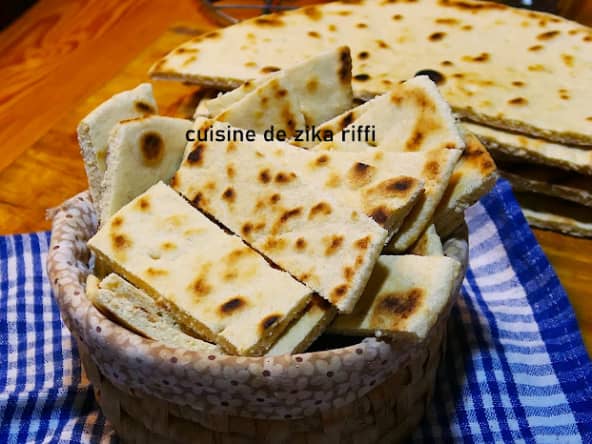 KESRA À LA SEMOULE - GALETTES FINES AU BEURRE POUR TARTINADES ET MEZZÉS