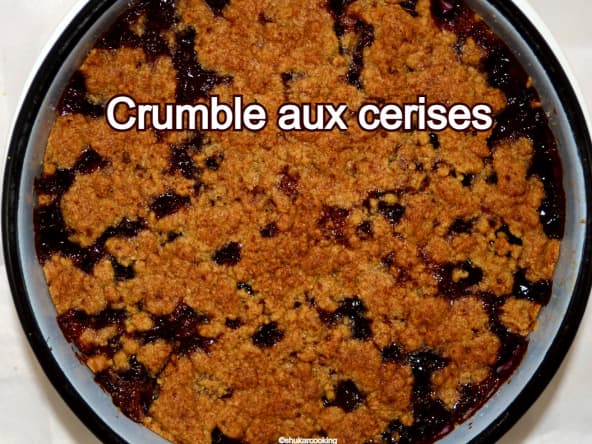 Crumble aux cerises, au sucre muscovado