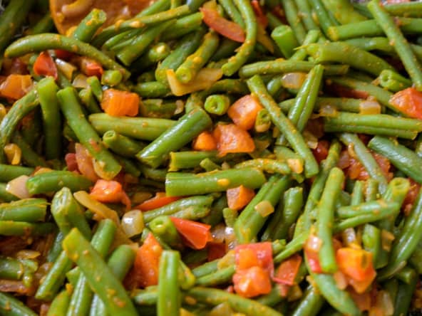 Poêlée de haricots verts et tomates au curry