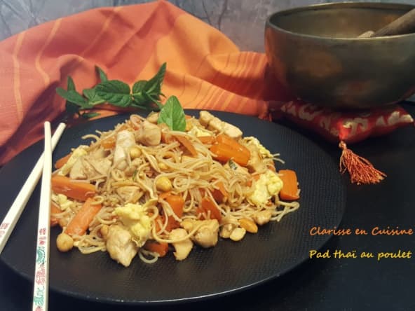 Pad thaï simple et rapide au poulet