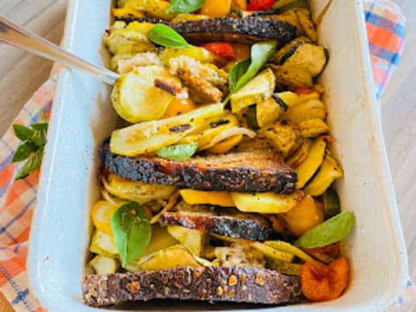 Tian anti-gaspi de légumes d’été au pain rassis