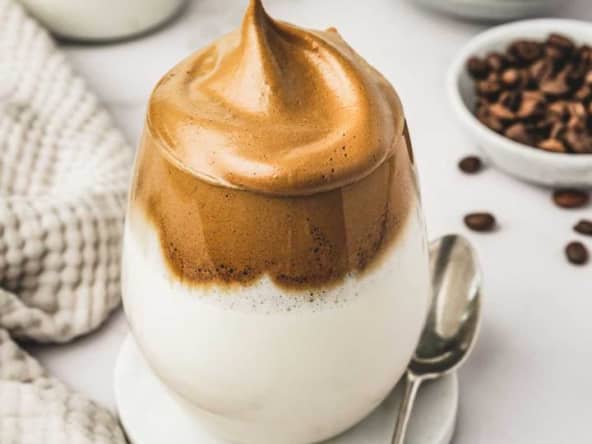 Dalgona coffee : une recette du café fouetté maison prêt en 5 minutes !