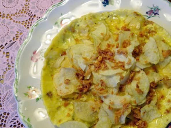 Omelette aux chips de pommes de terre et oignons séchés par le Chef Eric Frechon