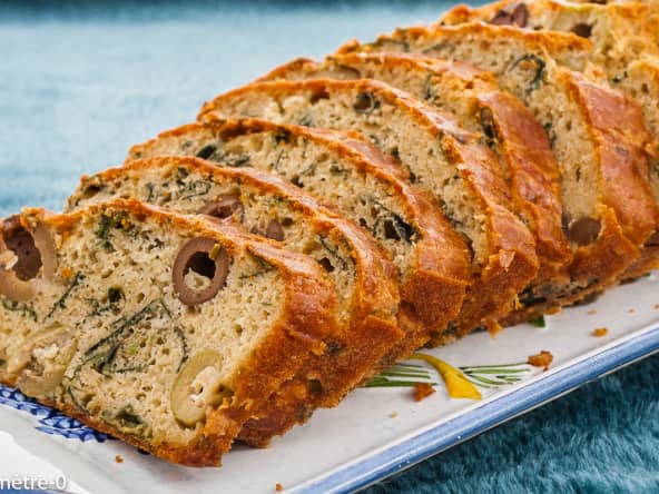 Cake salé aux olives, orties et emmental