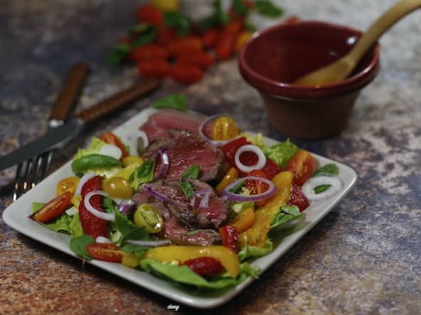Salade de boeuf poivrons tomates et sauce soja